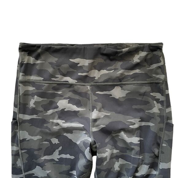 ATHLETA Ultimate Camo 7/8 Tight Green Black Size 2X - Picture 4 of 8